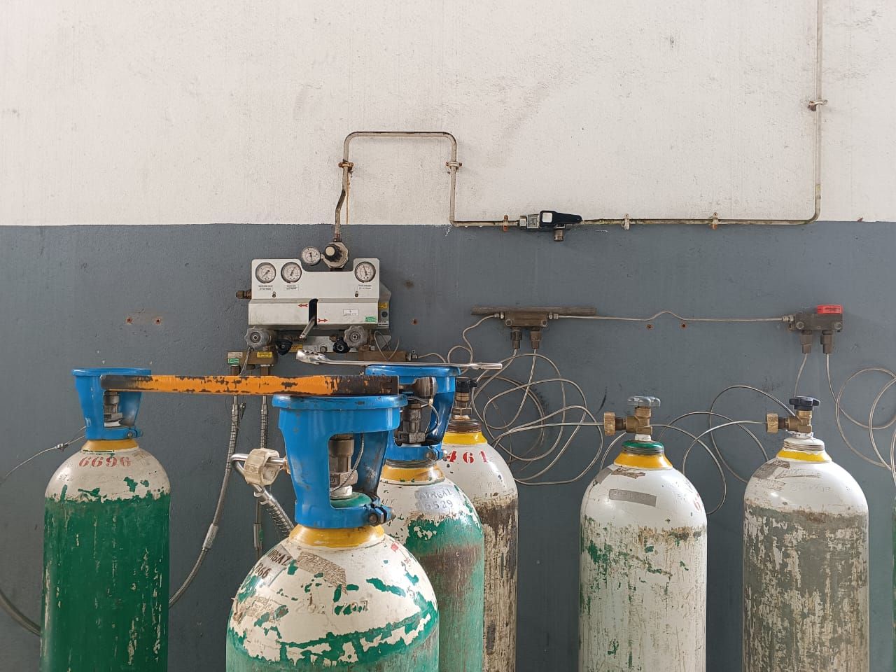 Bouteilles de gaz médicaux en centrale